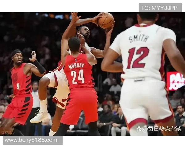 2021年NBA勇士与热火激战回顾：精彩瞬间与赛季亮点分析